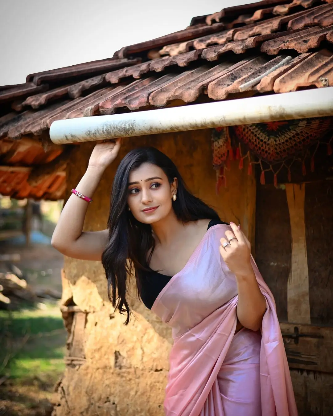 Telugu TV Actress Deepa Jagadeesh In Pink Saree Black Sleeveless Blouse